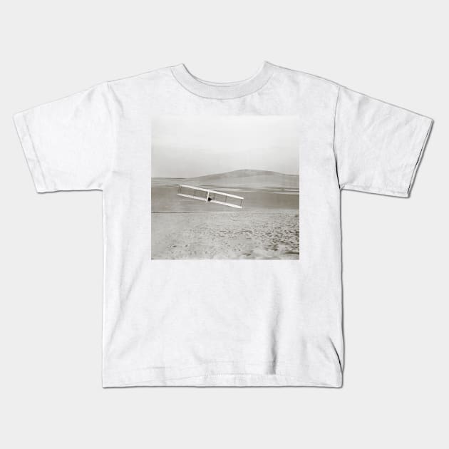 Wright brothers Kitty Hawk glider, 1902 (C023/6444) Kids T-Shirt by SciencePhoto